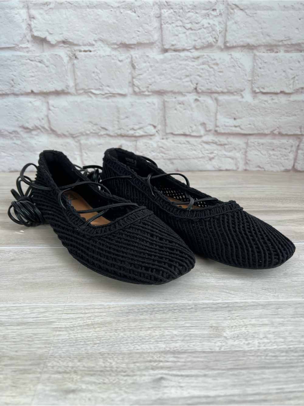 DV by Dolce Vita Black Lace-up Ballet Flat Size 9
